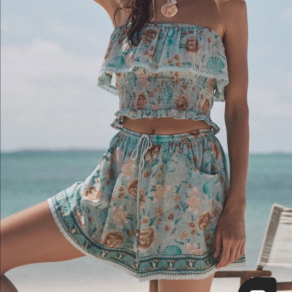 Spell SET: Seashell Top and Shorts - Picture 2 of 8